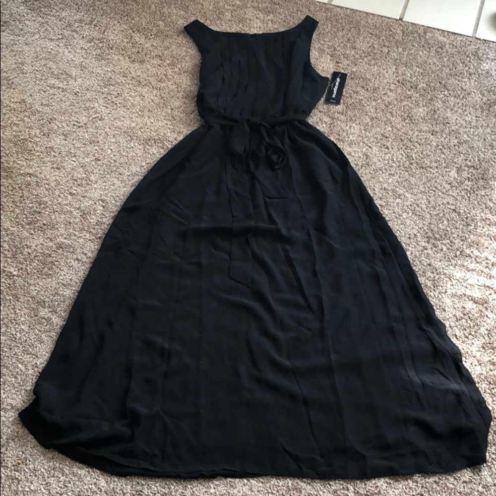 Sleeveless Pleated Maxi Dress